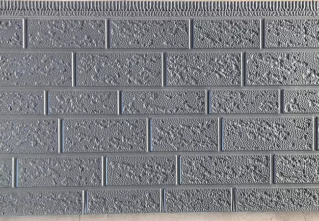 Metalinė reljefinė izoliacinė plokštė
